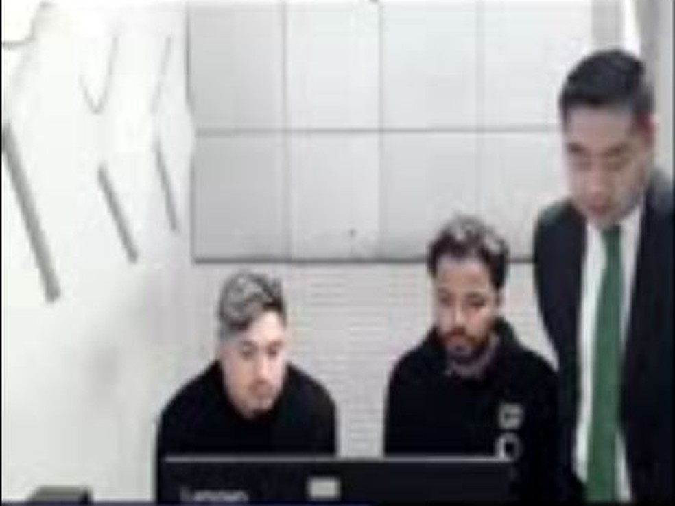 Israel Vicente e Hytalo Santos participam de audincia de custdia na companhia de um de seus advogados  Foto: Reproduo