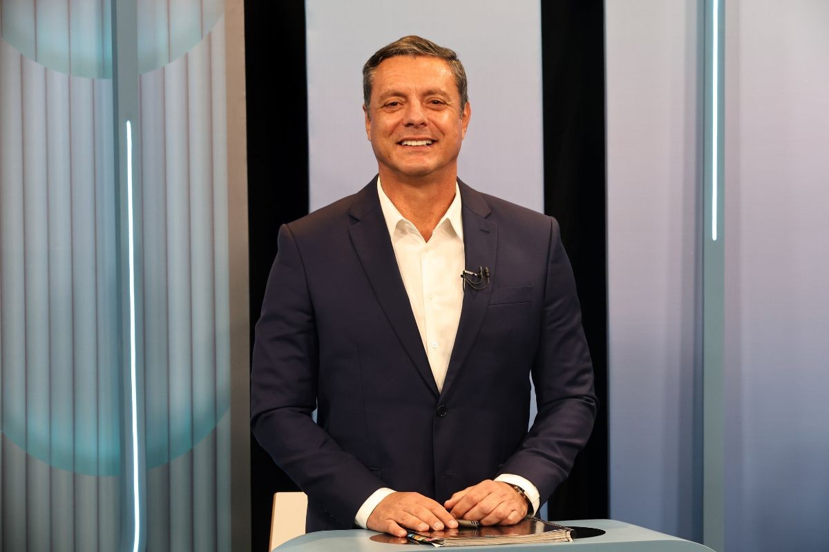 Prefeito de Santos, SP, tem licença médica prorrogada até agosto para tratar câncer