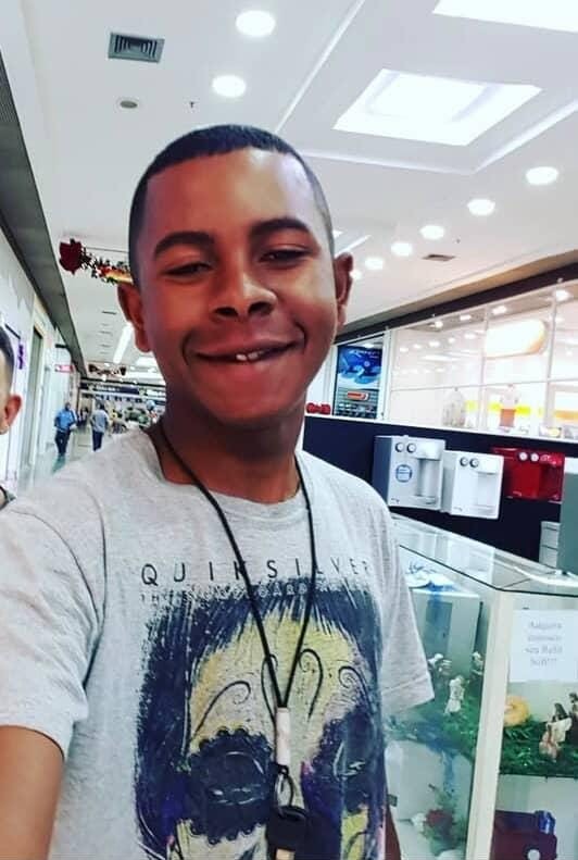 Homem é baleado na Vila Kennedy