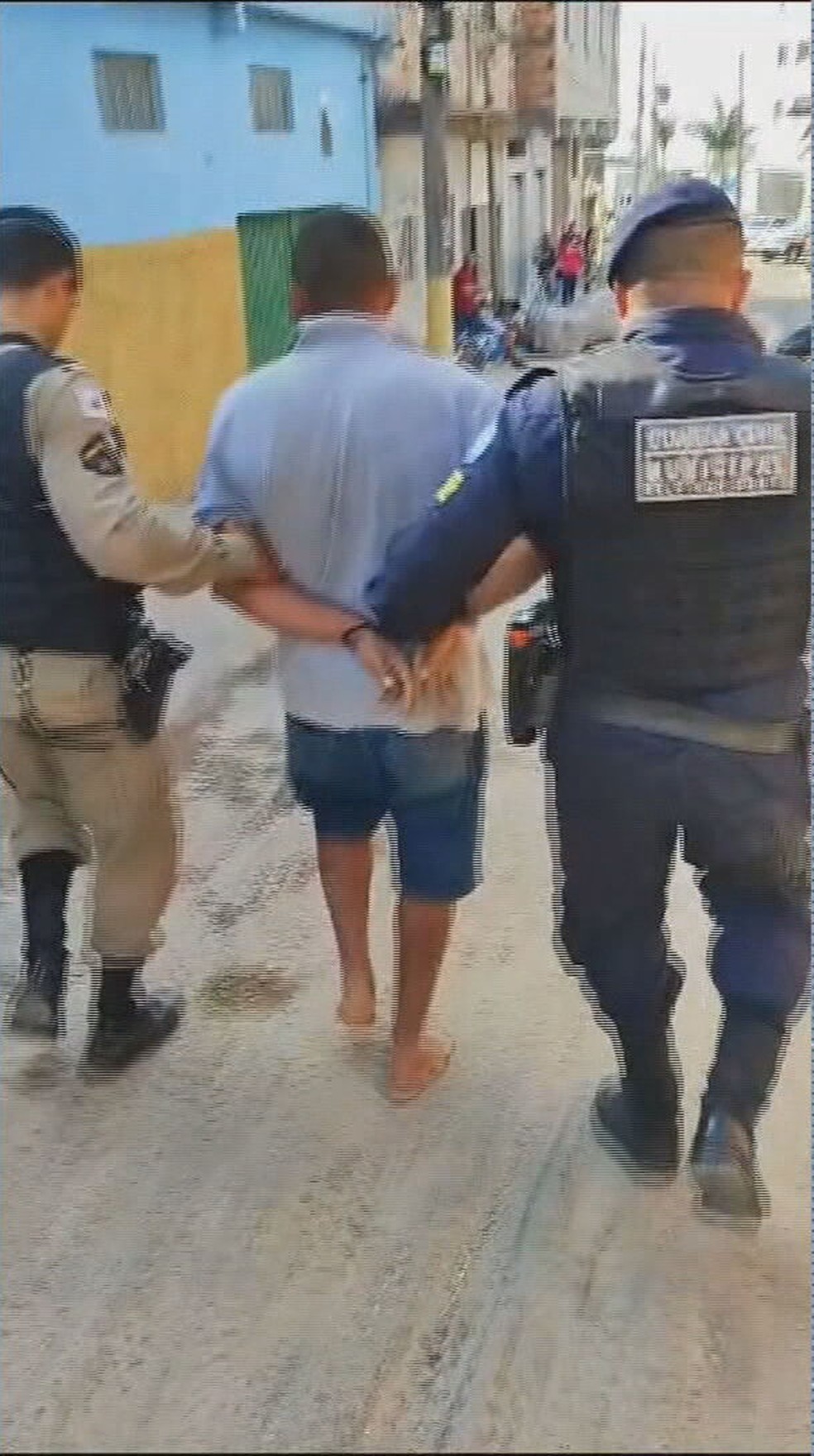 Prisão foi feita durante uma operação da Polícia Militar, com o apoio da Guarda Municipal. — Foto: Reprodução/TV Globo