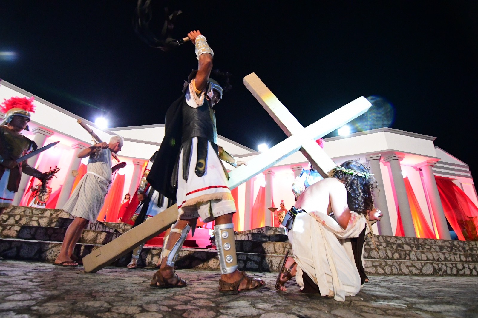 Programação da Paixão de Cristo em Mucajaí tem tradicional encenação, entrega de peixes, cultos e shows; confira