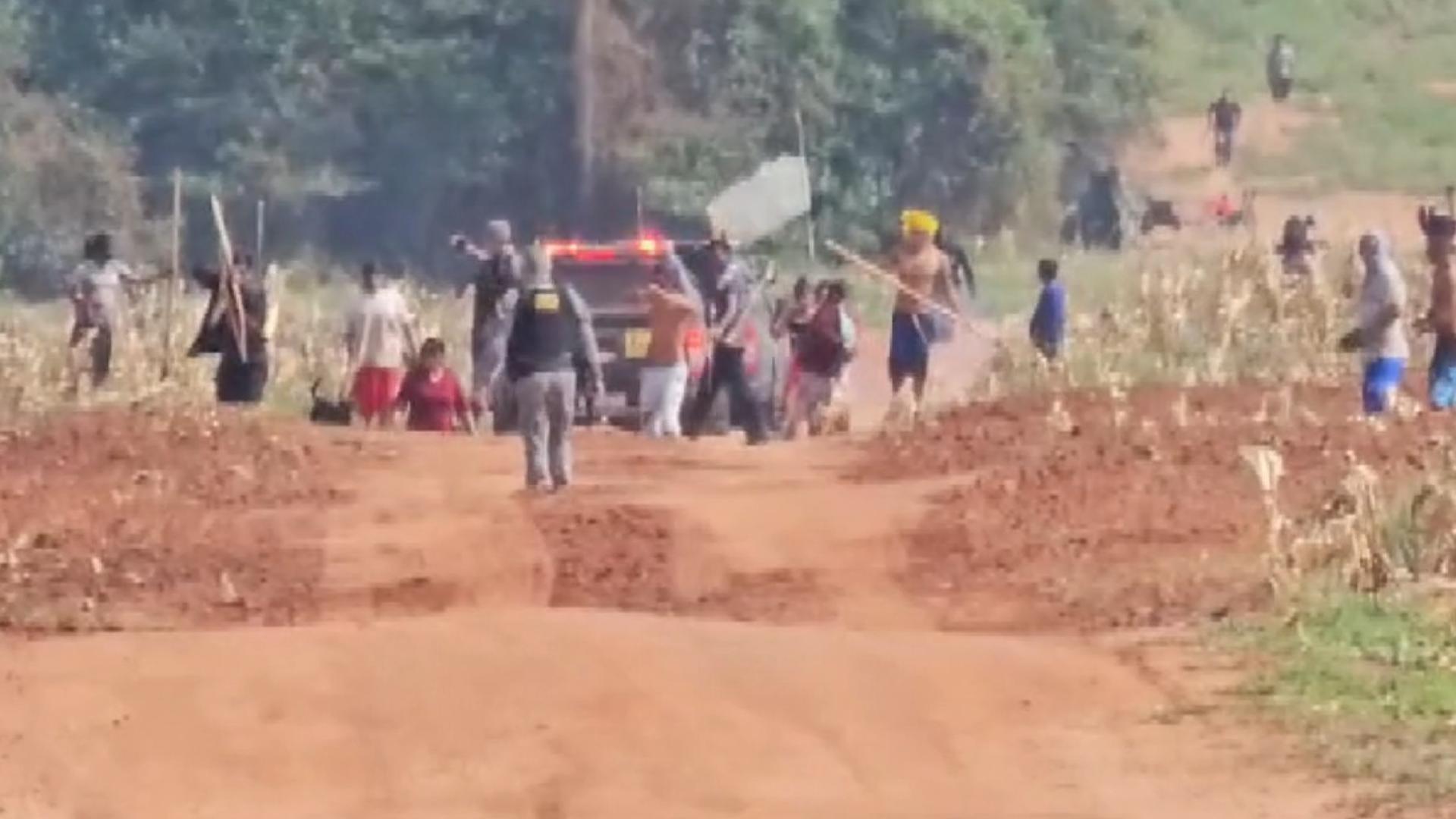 VÍDEO: Indígenas roubam arma da Força Nacional em área de conflito no Paraná