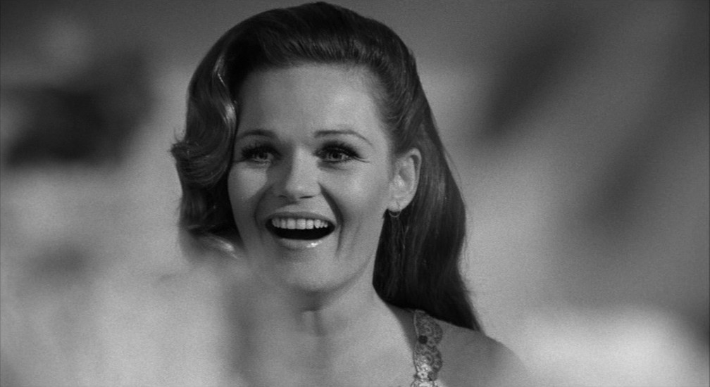 Valerie Perrini no filme 'Lenny', em atuação que rendeu uma indicação ao Oscar em 1975 — Foto: Divulgação