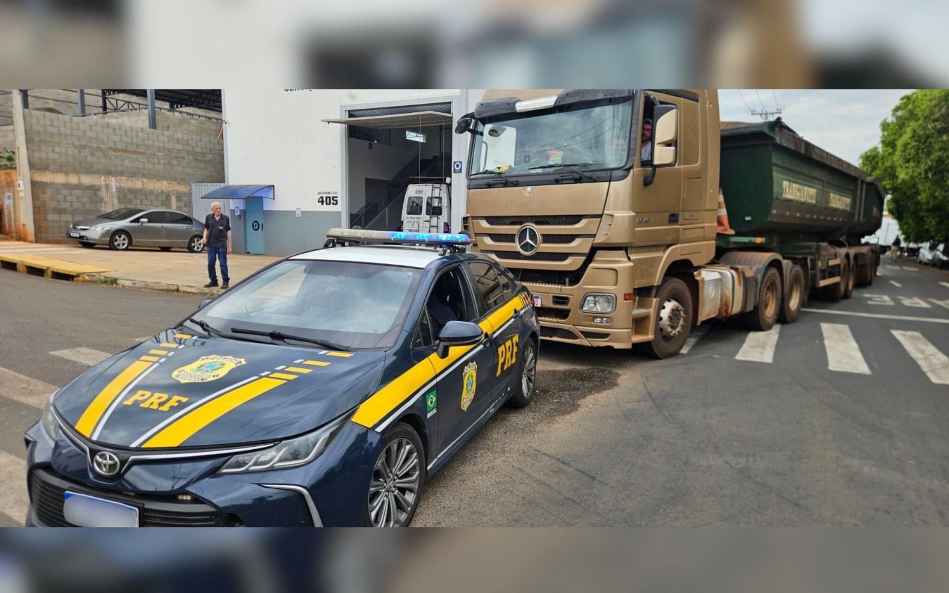 PRF apreende carreta com 3 toneladas de maconha no noroeste de SP