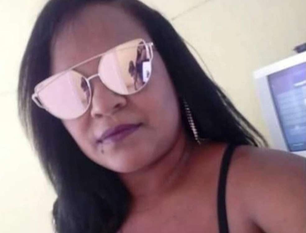 Mulher é morta a tiros na frente dos dois filhos dentro de apartamento no interior da Bahia — Foto: Reprodução/TV Subaé