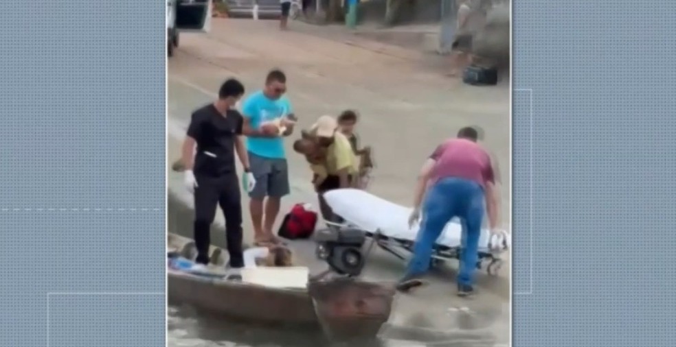 Crian&ccedil;a nasce em canoa, em Curu&ccedil;&aacute; &mdash; Foto: Divulga&ccedil;&atilde;o/Prefeitura Municipal de Curu&ccedil;&aacute;