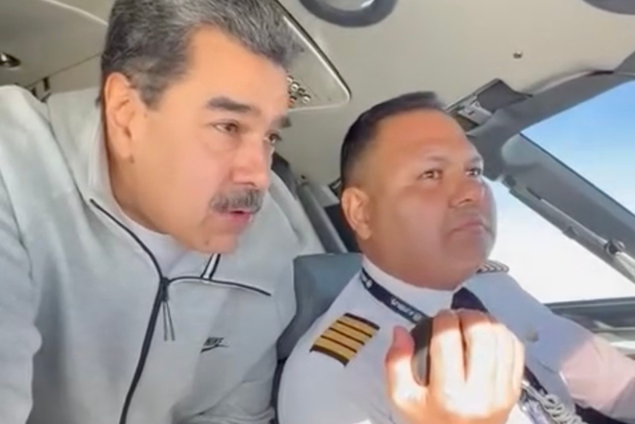 Traição no ar: EUA quase convenceram piloto de avião presidencial a entregar Maduro, diz agência