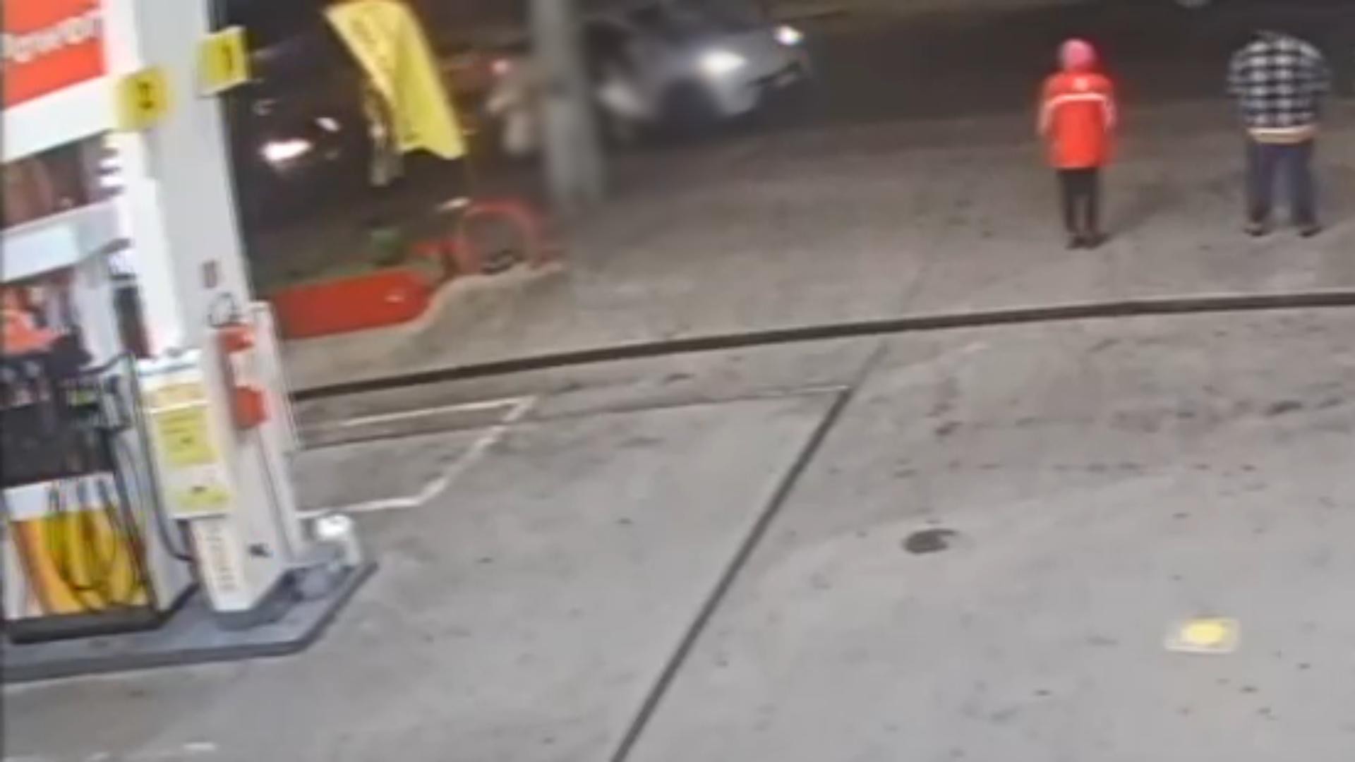 Vídeo mostra momento em que homem atropela quatro pessoas após briga em Curitiba