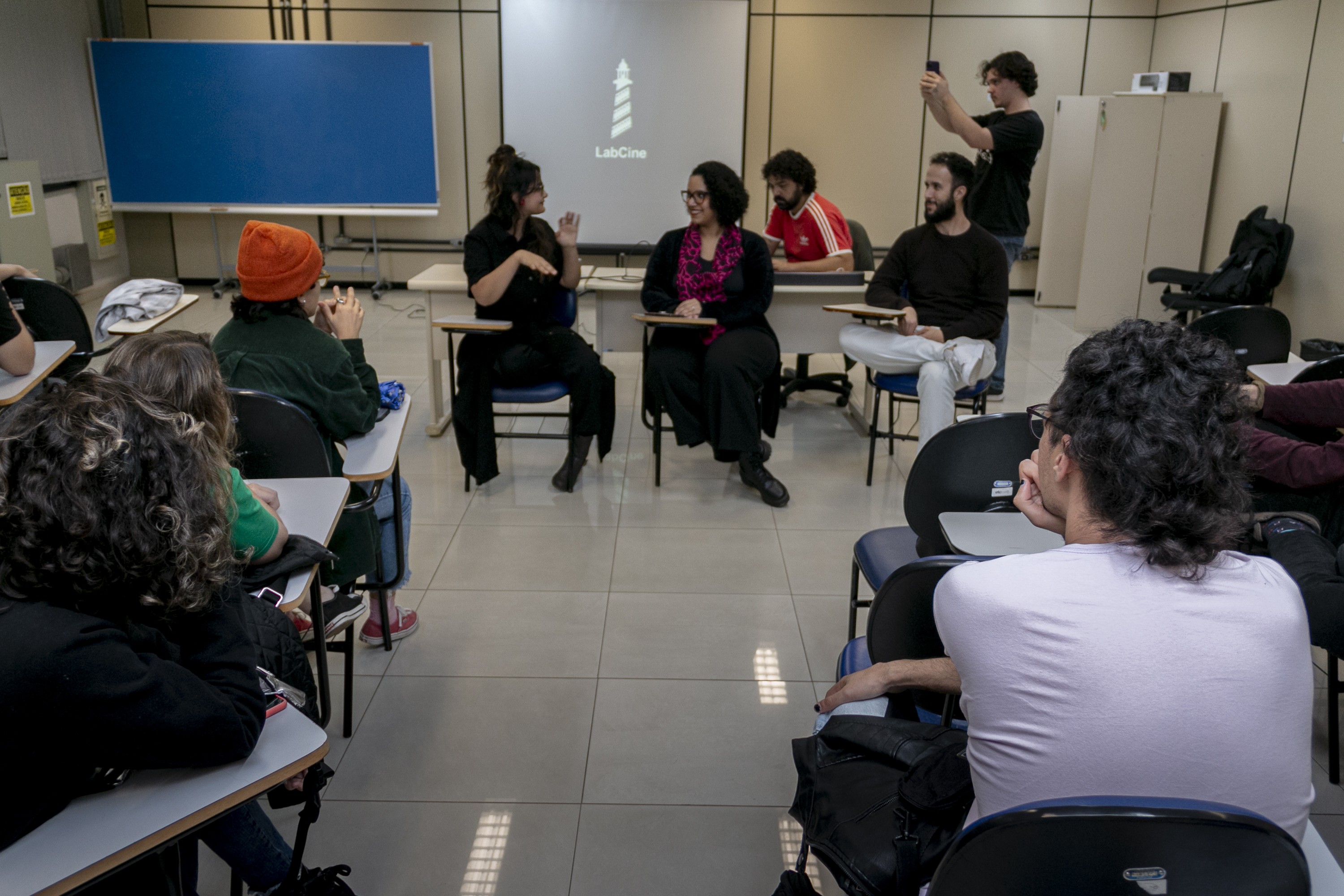 Projeto 'Cine Farol' exibe filme e promove debate sobre o tema família em Sorocaba