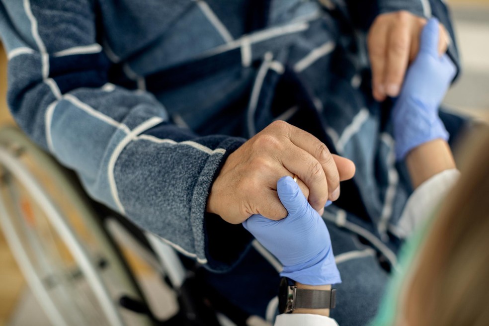 Infecções virais podem estar por trás do desenvolvimento de doenças neurodegenerativas, como a esclerose lateral amiotrófica (ELA). — Foto: Freepik