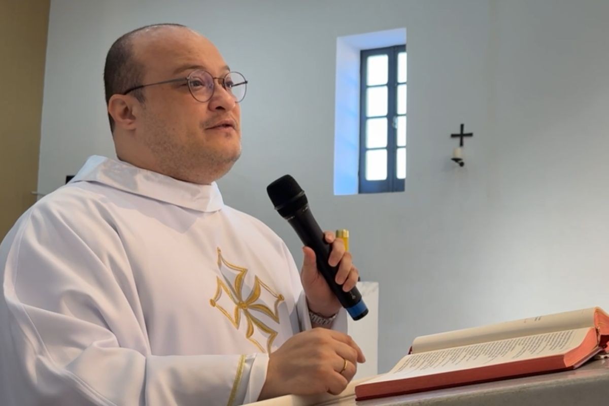 Diocese afasta padre que ficou bêbado e xingou frentistas no interior de SP e pede para população rezar por ele  