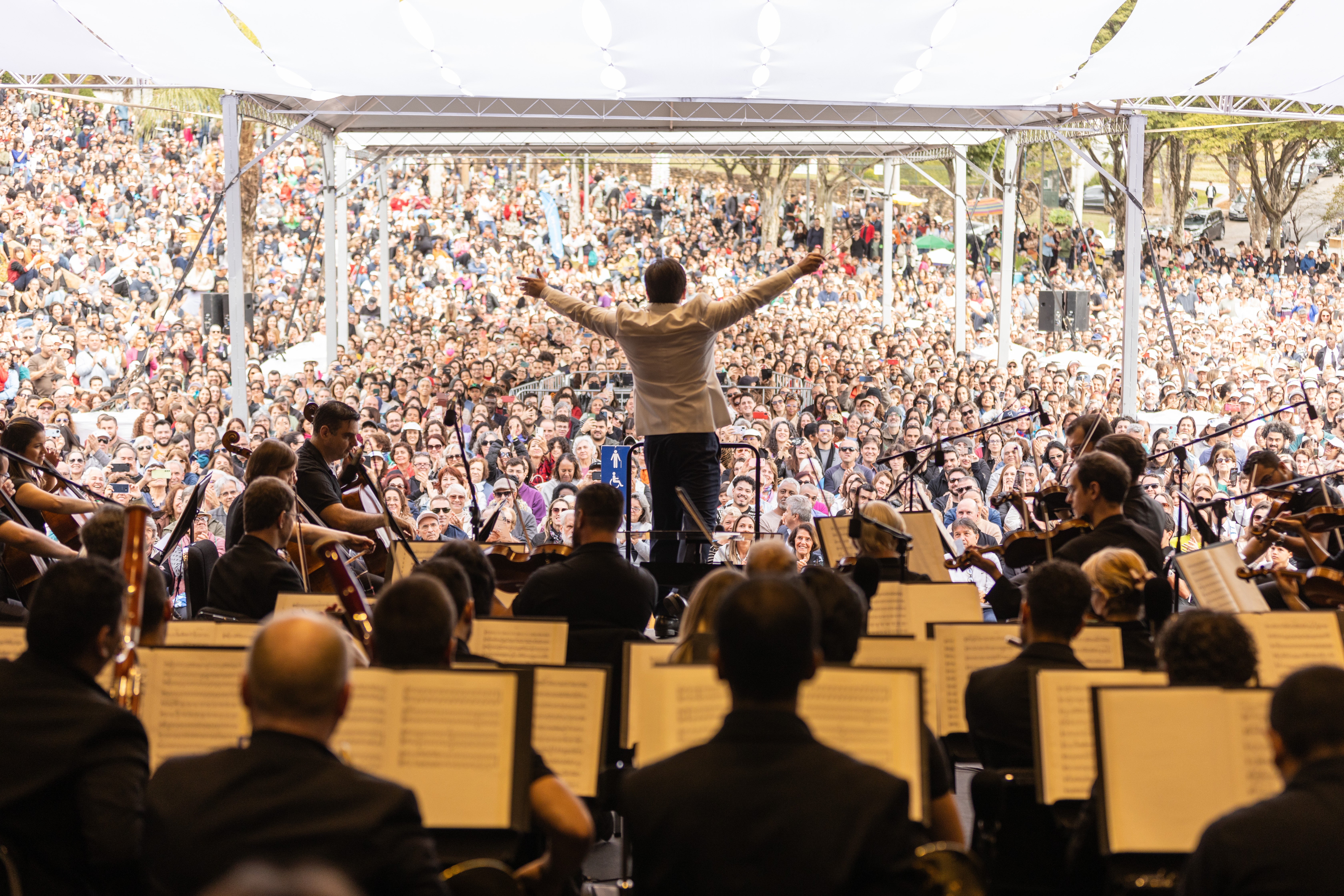 Orquestra Filarmônica de Minas Gerais fará concerto gratuito em praça pública de Governador Valadares neste sábado (19)