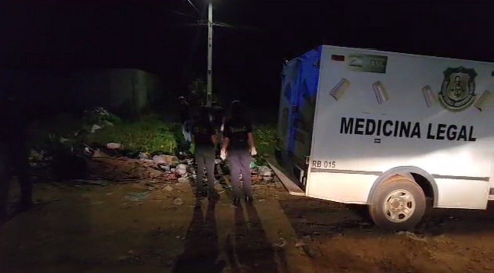Corpo foi encontrado em meio a lixo em Mossoró, segundo a polícia — Foto: Gilli Maia/O Câmera