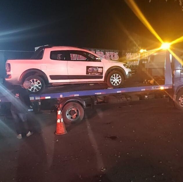 Homem é preso com caminhonete furtada em Contagem após ser visto circulando entre caminhões em atitude suspeita na BR-135