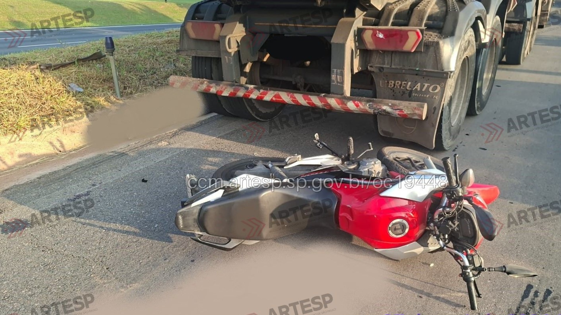 Motociclista morre após bater na traseira de caminhão na Rodovia dos Bandeirantes em Itupeva 