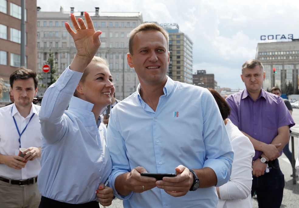 Alexei Navalny, oposicionista russo, e sua mulher Yulia — Foto: Shamil Zhumatov/Reuters