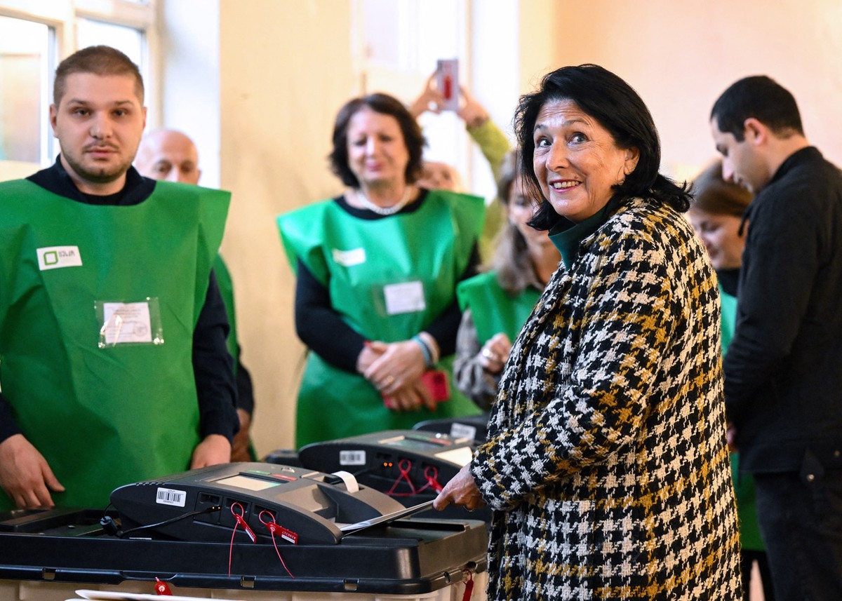 Partido governista da Geórgia vence eleição contestada