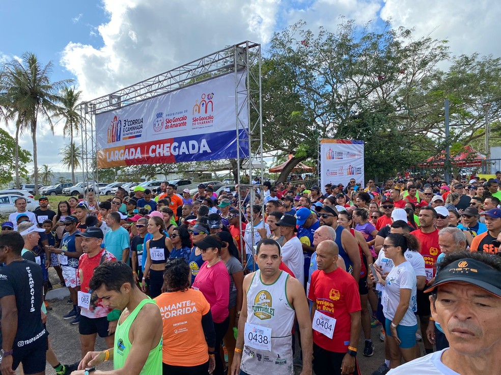 Atletas participaram da 3ª Meia Maratona e Caminhada dos Santos Mártires — Foto: Foto: Pedro Trindade/Inter TV Cabugi