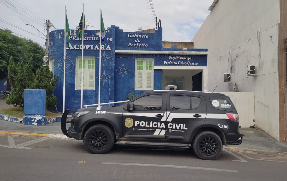 Operação na prefeitura de Acopiara, no interior do Ceará. — Foto: Reprodução