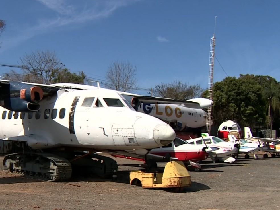 Empresa de sucata vira museu a céu aberto com fuselagens de aviões — Foto: Reprodução/EPTV
