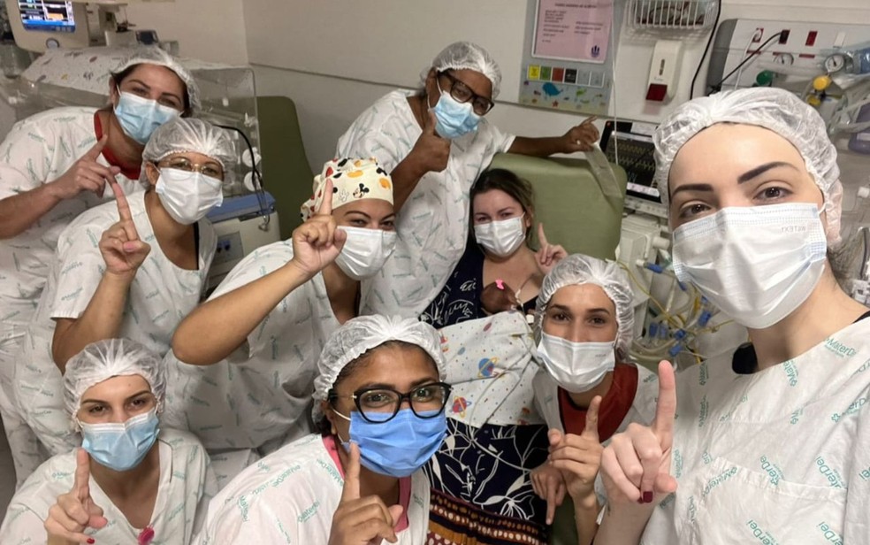 Yasmin se recuperou de todas as cirurgias e recebeu alta do hospital nesta quarta-feira (27) após mais de oito meses internada — Foto: Reprodução/TV Anhanguera