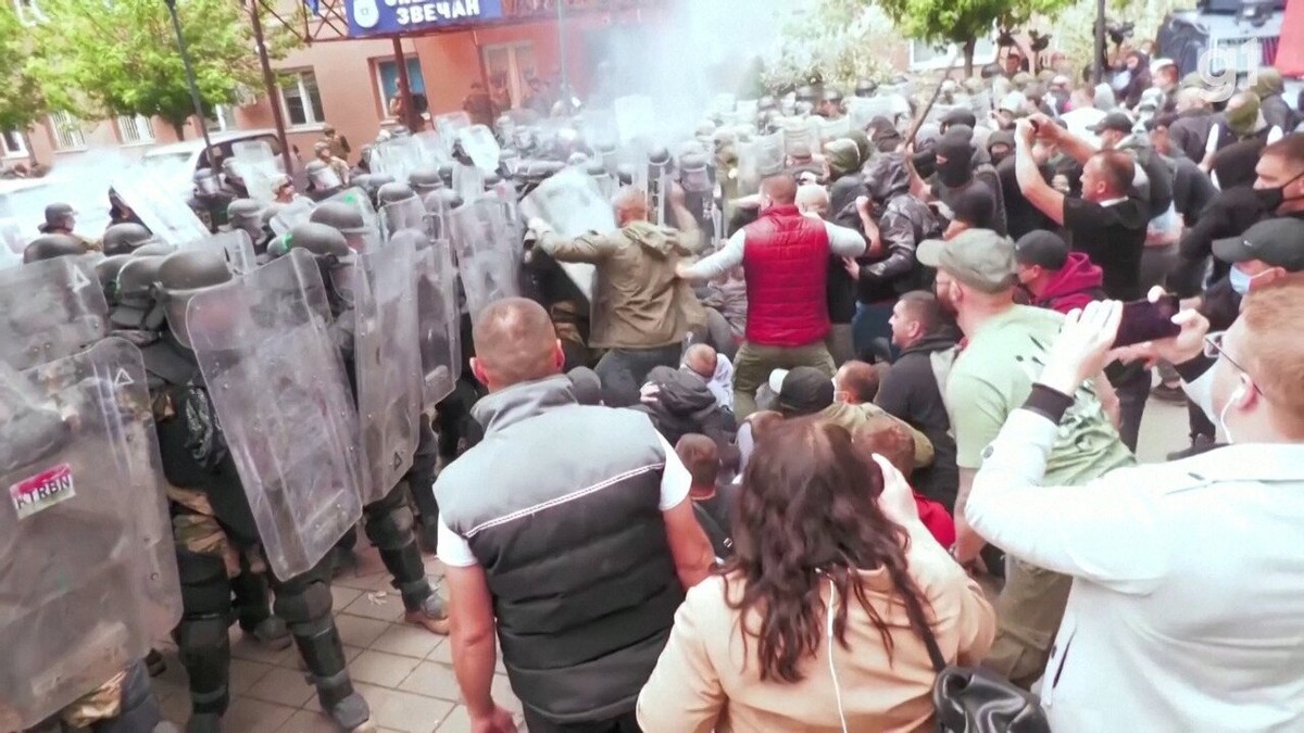 Pelo menos 25 soldados ficam feridos em confrontos no Kosovo