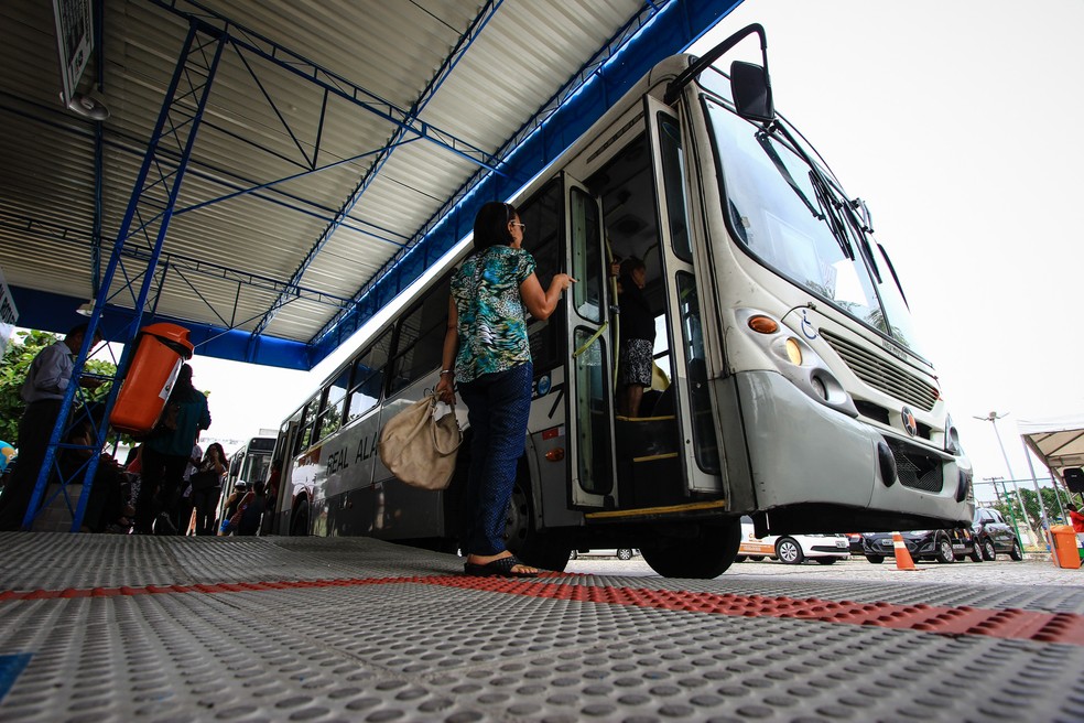 Prefeitura de Maceió  Ônibus terão horário especial nos dias de…