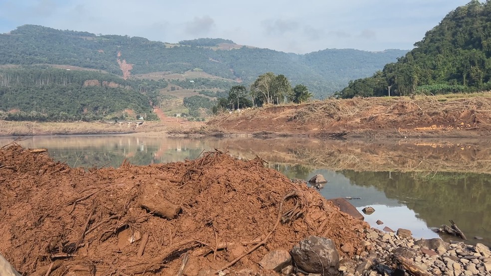 Área de buscas no Rio das Antas, entre Bento Gonçalves e Cotiporã — Foto: Reprodução/RBS TV