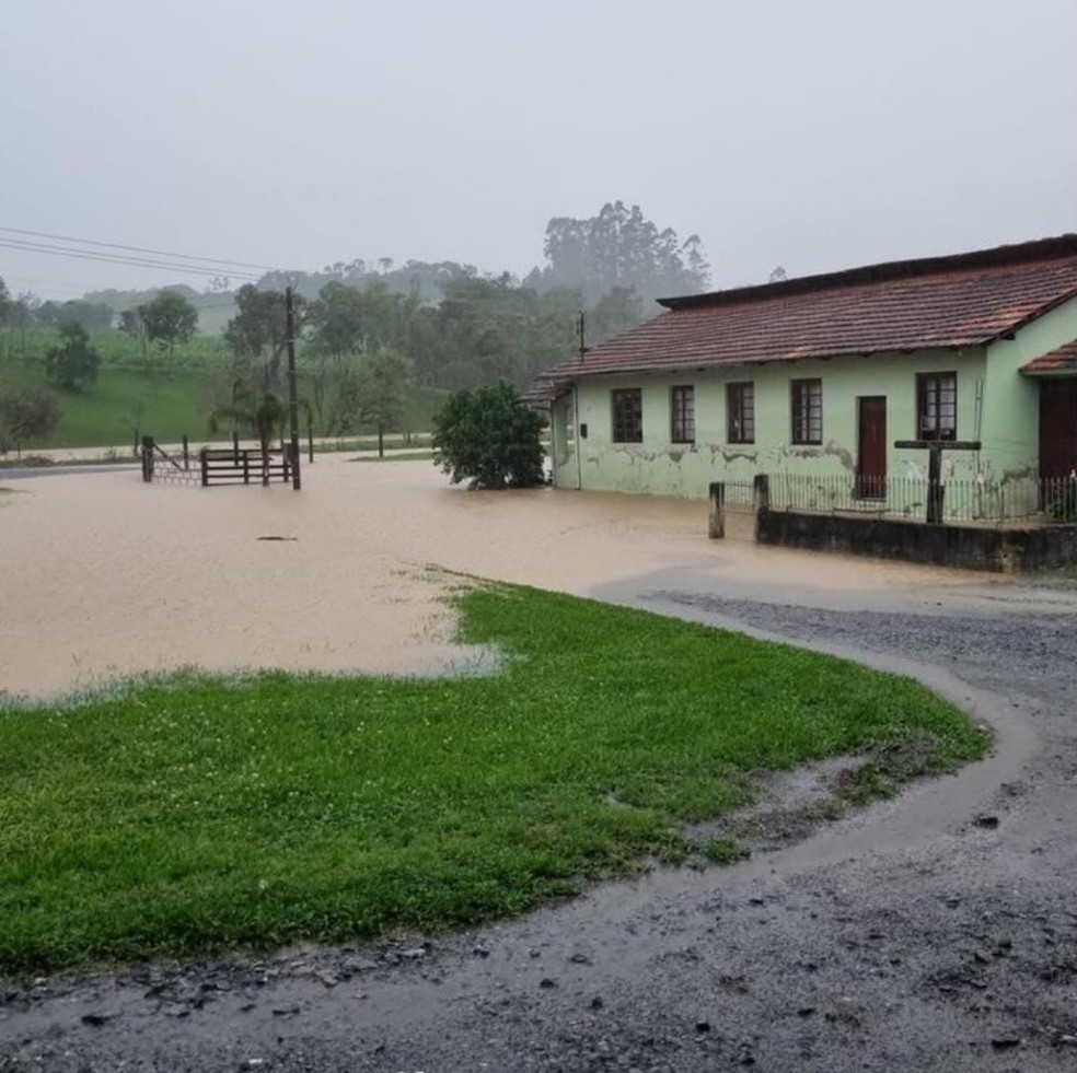 interior de Imbuia, no Vale do Itajaí, após chuva no domingo (3) — Foto: Prefeitura de Imbuia/Divulgação