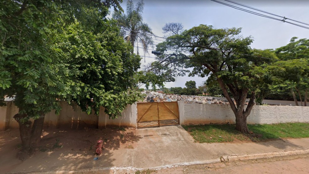 Família do interior de SP encontra outra pessoa em túmulo de parente e pede exumação na Justiça — Foto: Reprodução/Google Street View