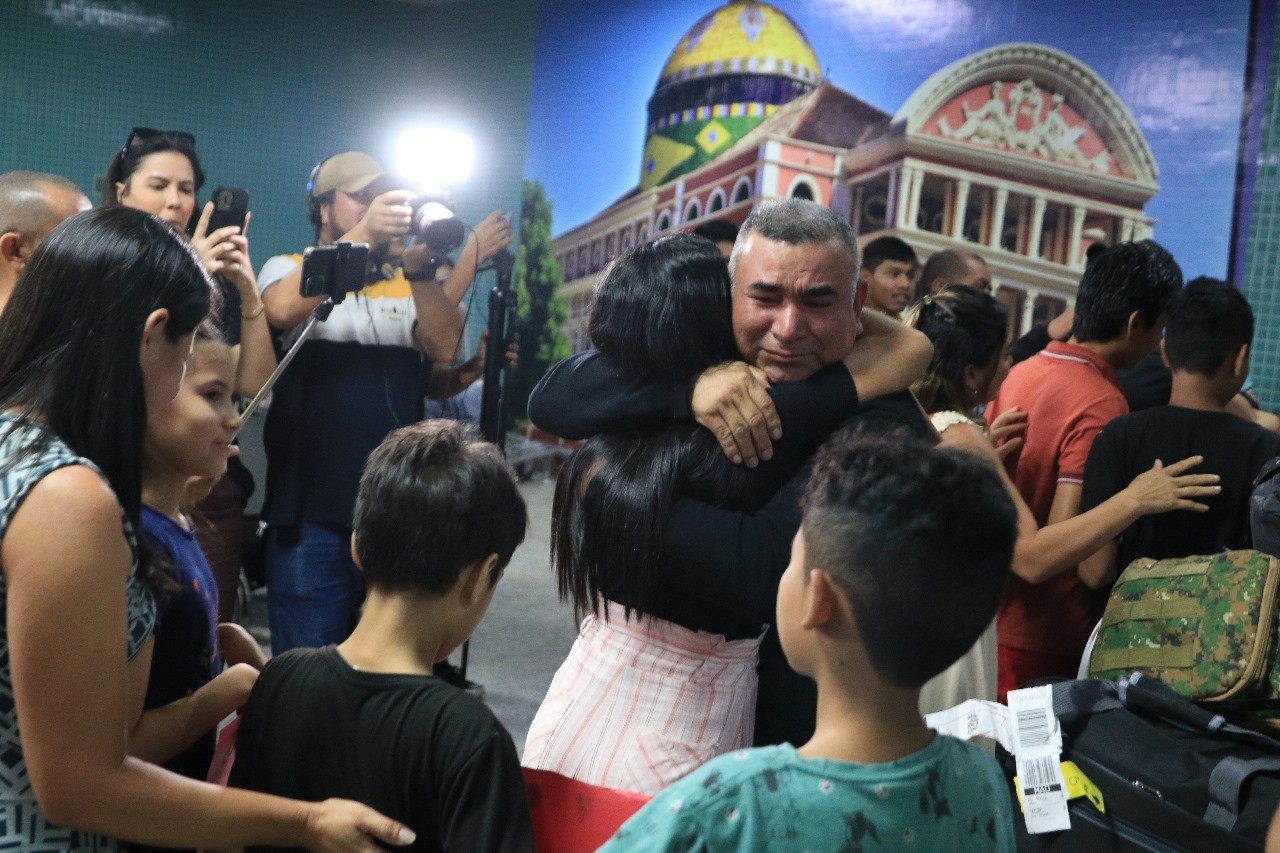 Vítimas da catástrofe no RS, 60 amazonenses retornaram a Manaus neste sábado