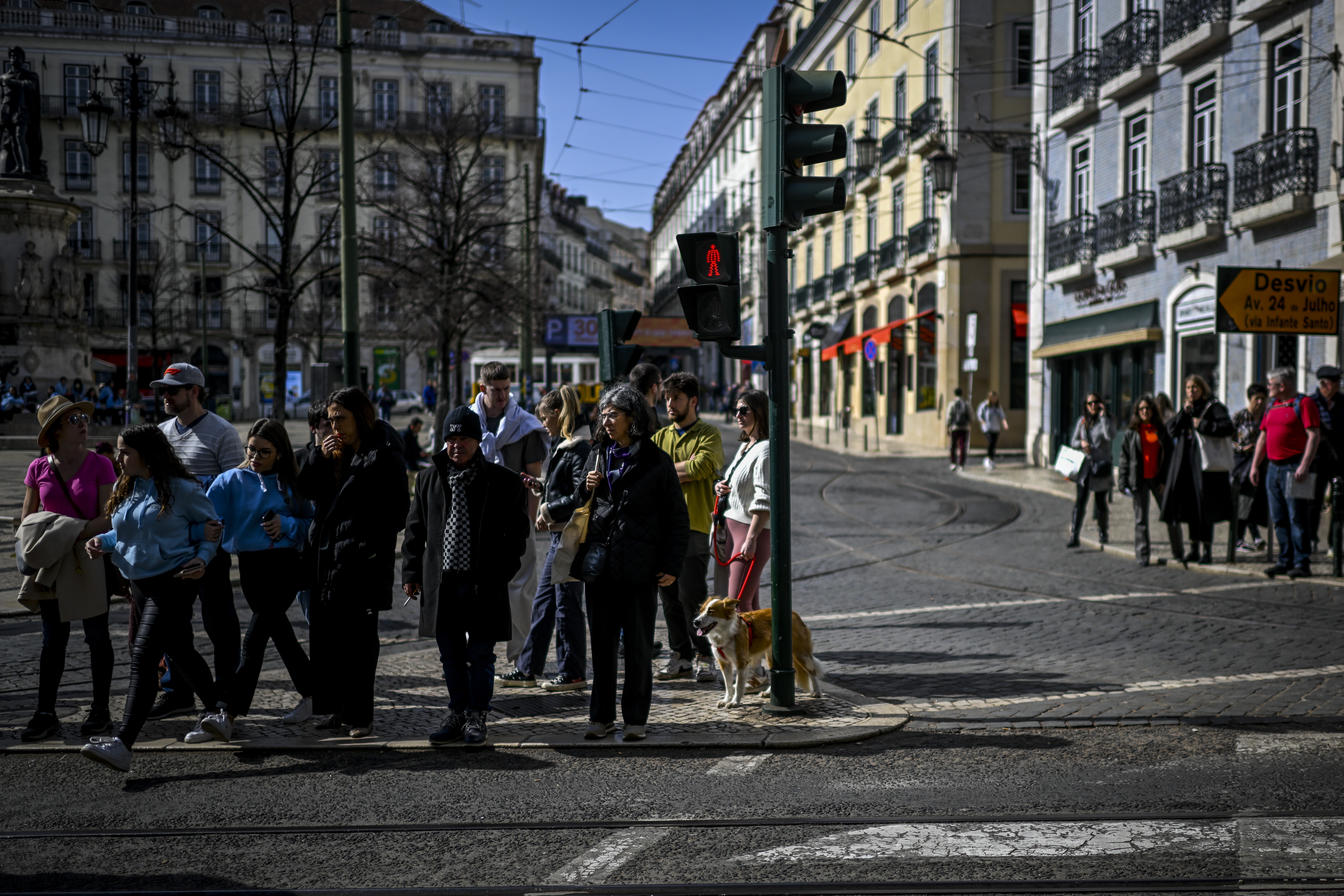 Restrição de acesso à saúde pública pode afetar brasileiros em Portugal