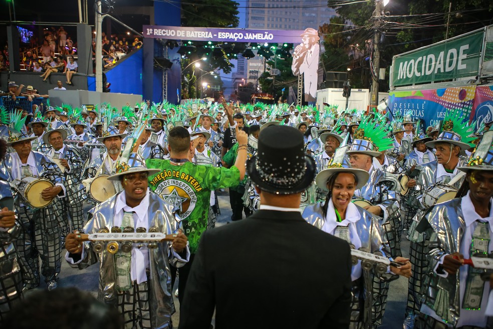 Bateria da Mocidade Independente de Padre Miguel — Foto: Rodrigo Gorosito/G1