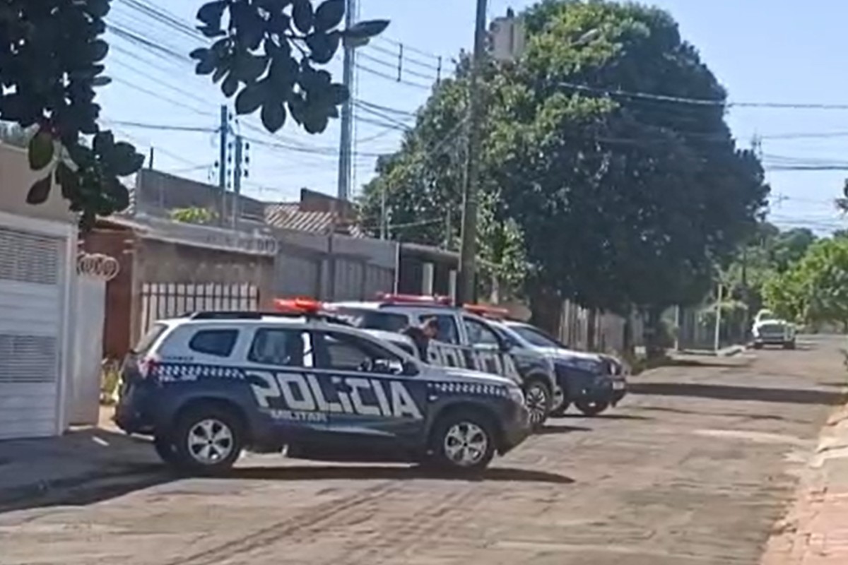 Homem é preso após tentar matar esposa e fugir com filho bebê em MS