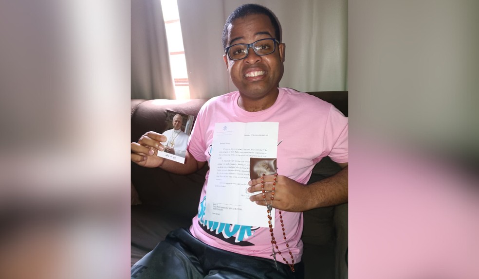 Jovem de Dracena escreve carta à mão para o Papa Leão XIV e recebe resposta do Vaticano — Foto: Felipe Fernandes/Arquivo pessoal