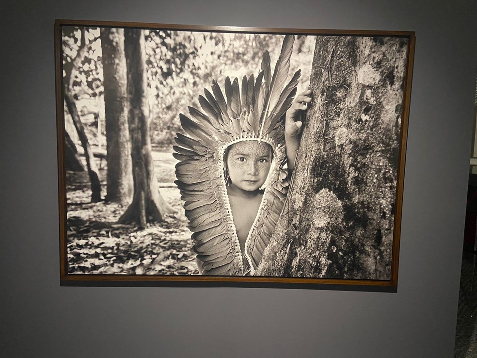 Criança indígena em foto de Sebastião Salgado — Foto: Sebastião Salgado/ reprodução