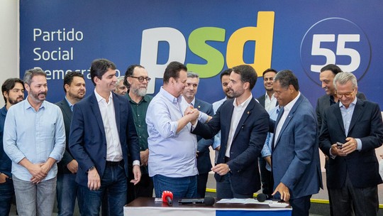 Aécio lamenta ida de Eduardo Leite para o PSD: partido que participa de 'governos bolsonaristas e petistas' - Governador do Rio Grande do Sul oficializou nesta semana a saída do PSDB, partido de Aécio Neves. Leite foi para o PSD, legenda liderada por Gilberto Kassab e que conquistou o maior número de prefeituras nas eleições de 2024.
