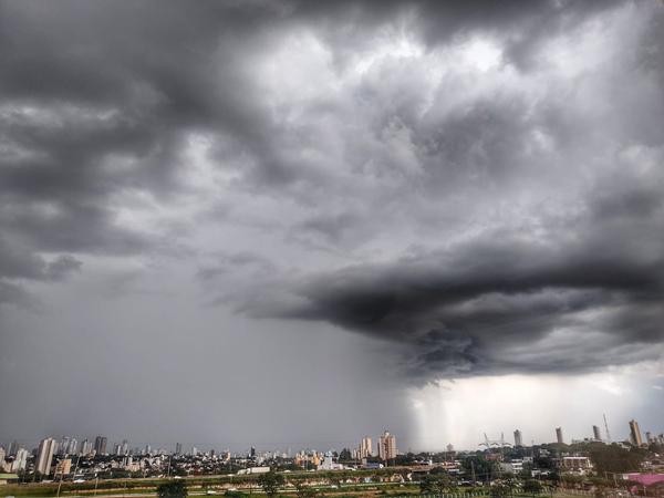 Defesa Civil emite alerta de tempestade com ventos de até 100 km/h e risco de alagamentos nas próximas 24h