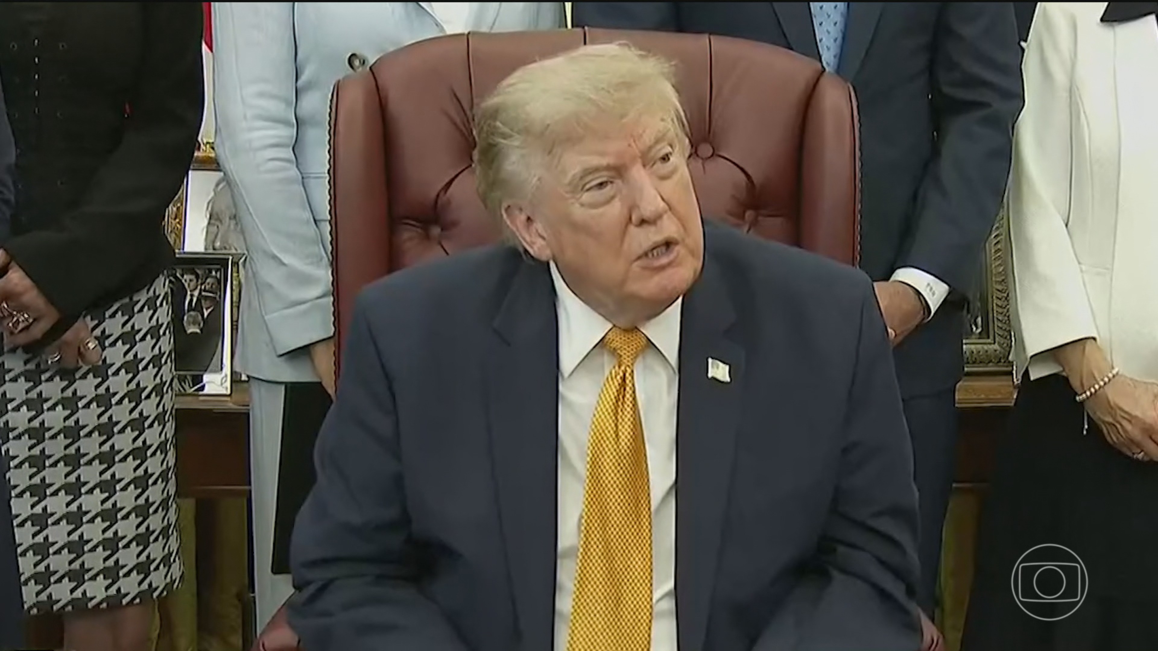 Trump diz que Irã tem só mais uma chance para negociar a paz; regime dos aiatolás nega negociação
