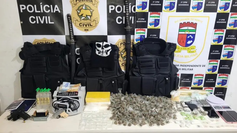 Material encontrado com grupos criminosos em Pipa — Foto: Polícia Civil