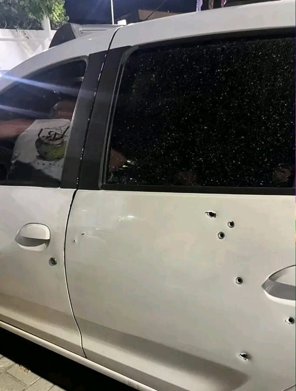 Menina de 10 anos é morta após carro onde ela estava com o pai ser atacado por criminosos — Foto: Reprodução