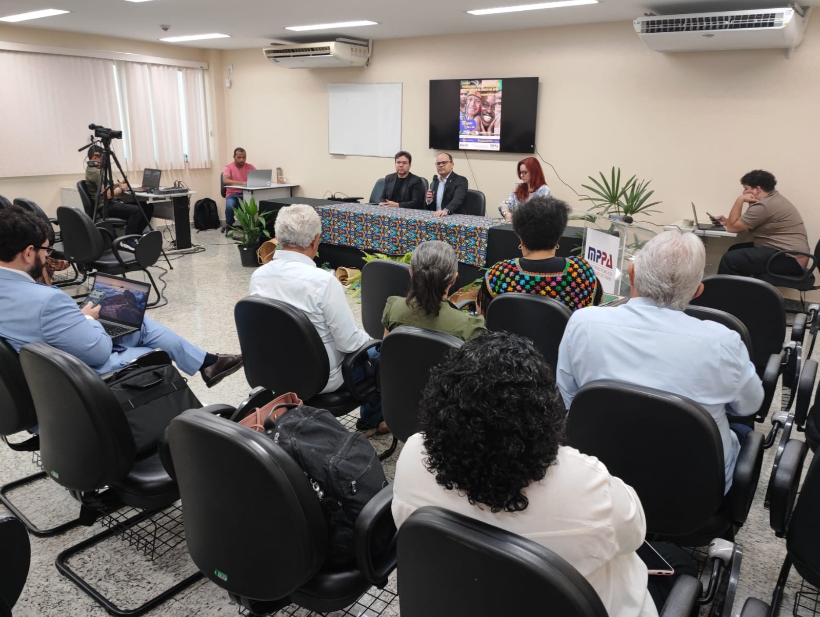 Seminário em Santarém marca lançamento de Núcleo de Pesquisa em Questões Étnico-Raciais nas Amazônias paraenses