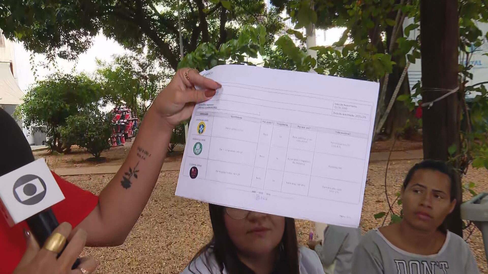 Farmacêuticas do DF criam caixa de remédio personalizada para facilitar tratamento de paciente