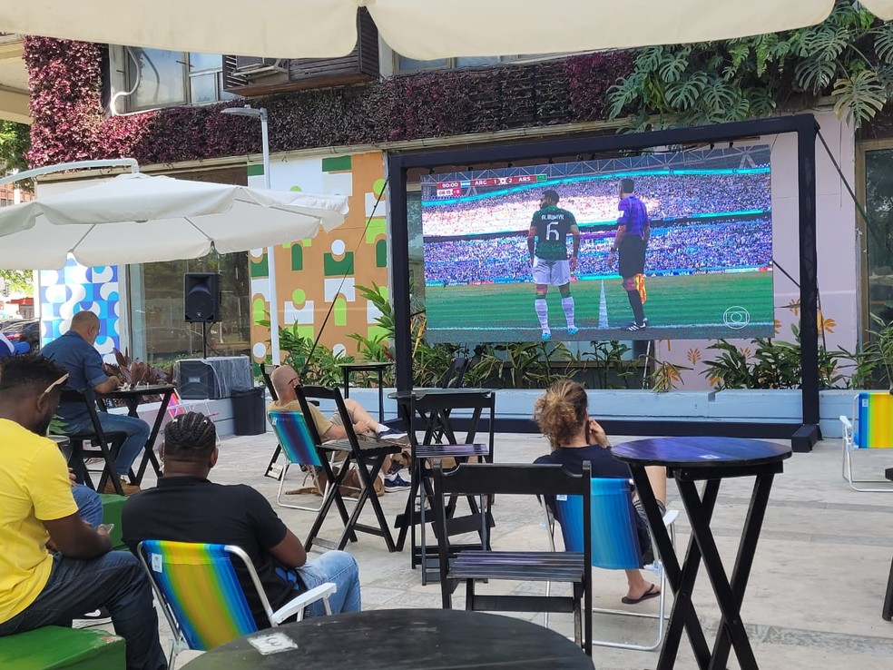 Shopping instala telão para transmissão dos jogos da Copa do Mundo – Agora  Londrina