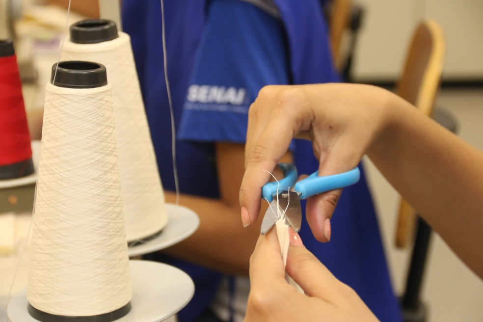 Curso de costura é uma das oportunidades de capacitação — Foto: Adilvan Nogueira/Divulgação SENAI