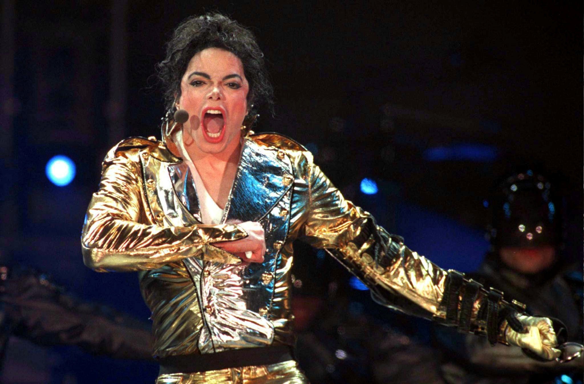 15 anos sem Michael Jackson: as polêmicas músicas lançadas após a morte do cantor
