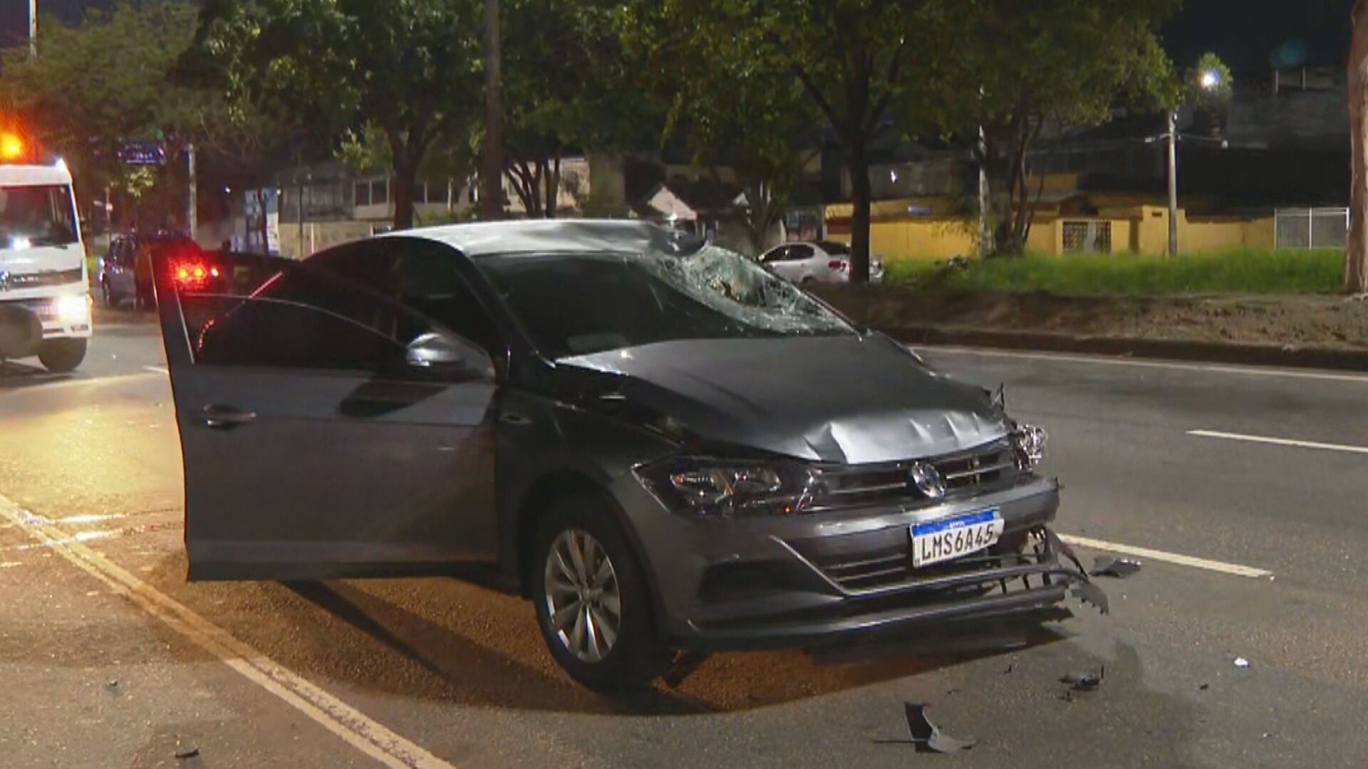 Motorista atropela e mata duas pessoas na Avenida Brasil; vítimas haviam acabado de sair de festa