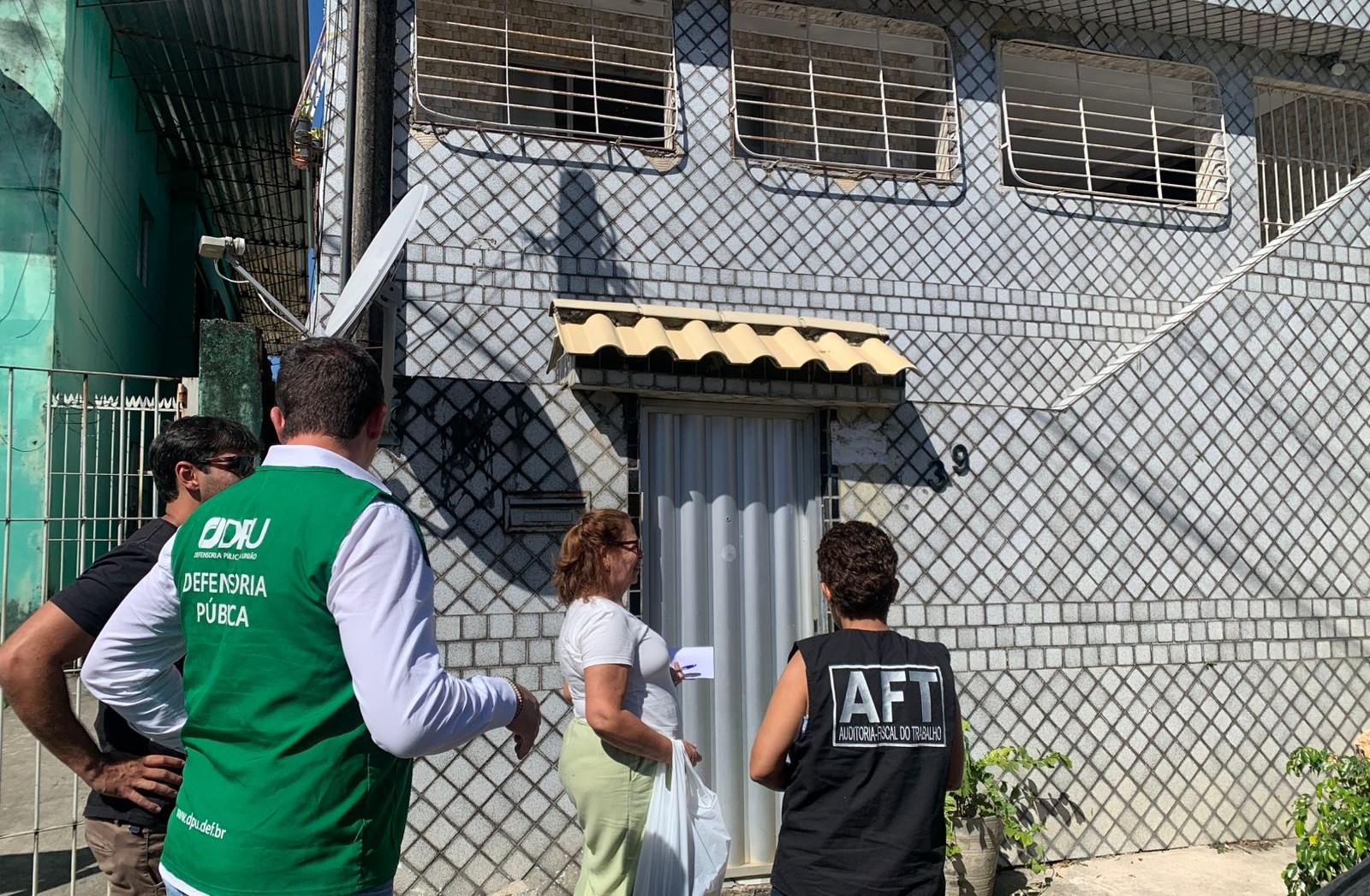 Mulher submetida a 36 anos de trabalho escravo pede para voltar à casa de antigos patrões; MPT apura falhas da prefeitura do Recife
