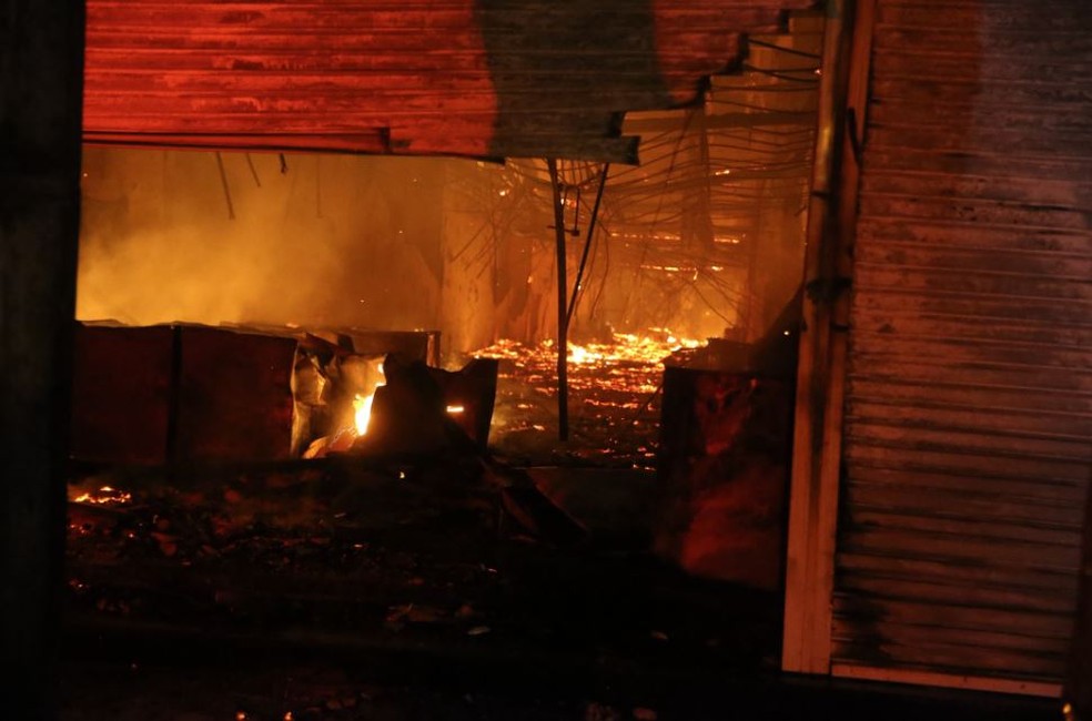 Incêndio na Rua General Sampaio, no Centro de Fortaleza — Foto: Kid Júnior/Sistema Verdes Mares