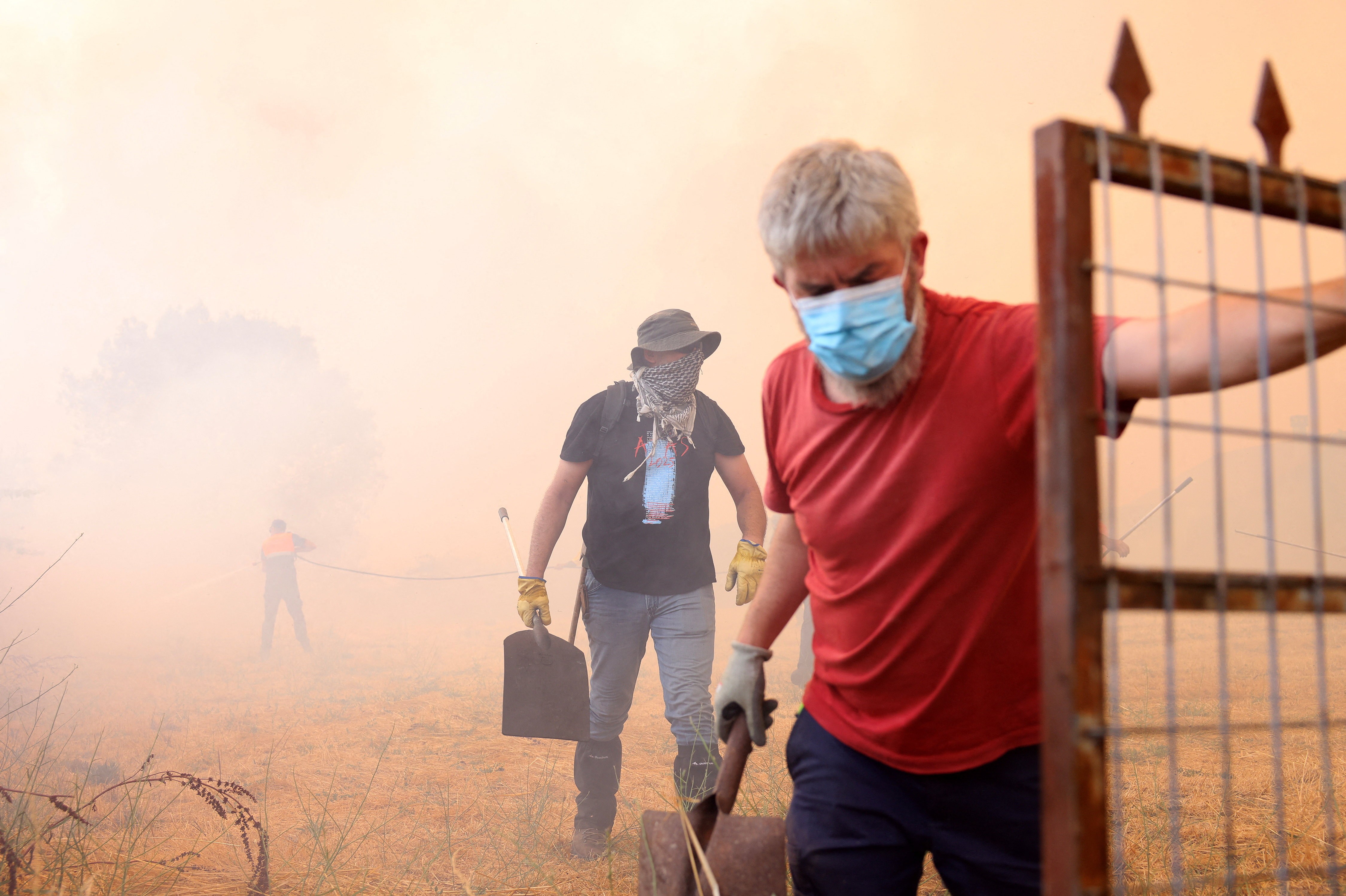 Espanha enfrenta 3ª semana de alerta por onda de calor e segue combatendo incêndios florestais